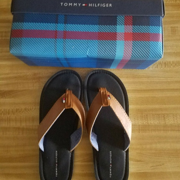 Size 5 boys Tommy Hilfiger Flip Flops - Picture 1 of 1